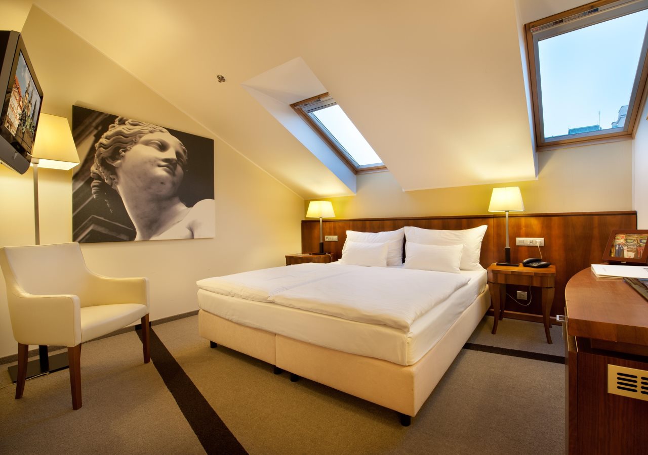 Hotel Maestro by Adrez 2