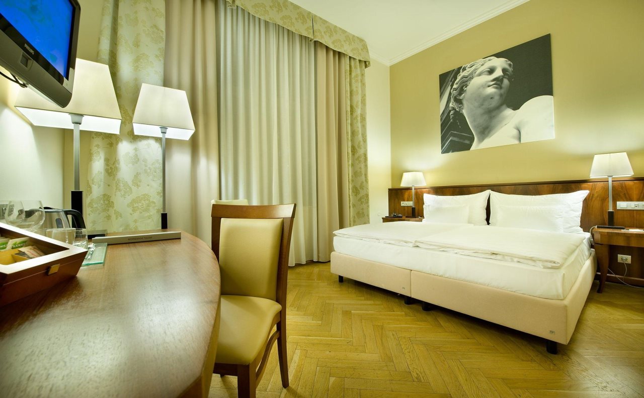 Hotel Maestro by Adrez 9