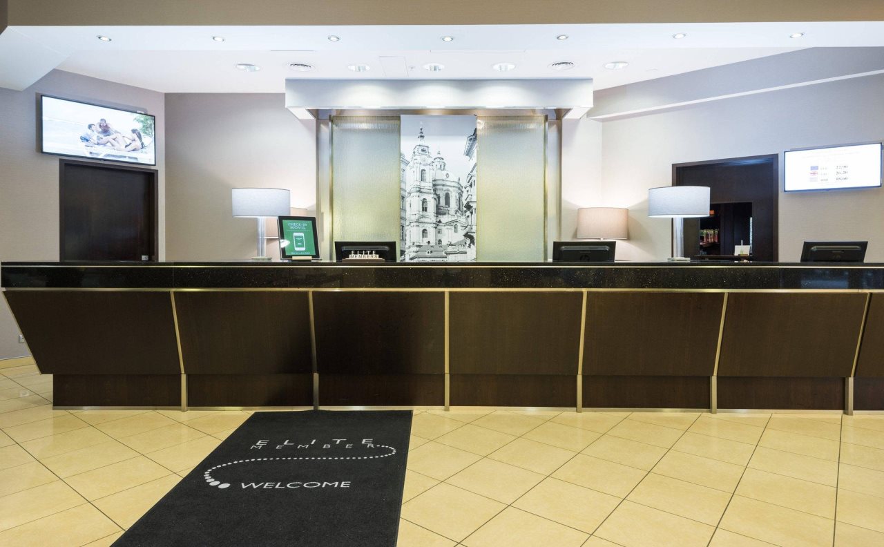 Courtyard by Marriott Prague City 12