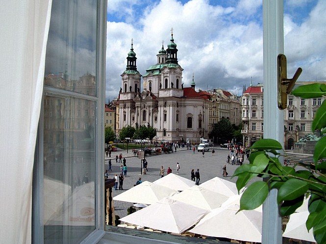 Old Town Square Residence by Emblem 18