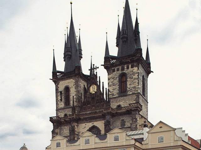 Old Town Square Residence by Emblem 19