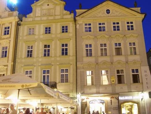 Old Town Square Residence by Emblem 24