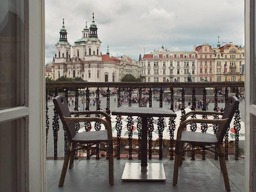 Old Town Square Residence by Emblem 5