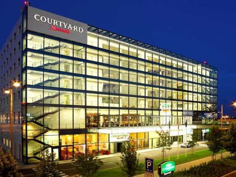 Courtyard by Marriott Prague Airport 1
