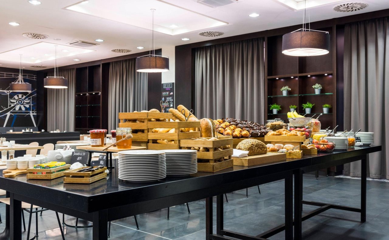 Courtyard by Marriott Prague Airport 13
