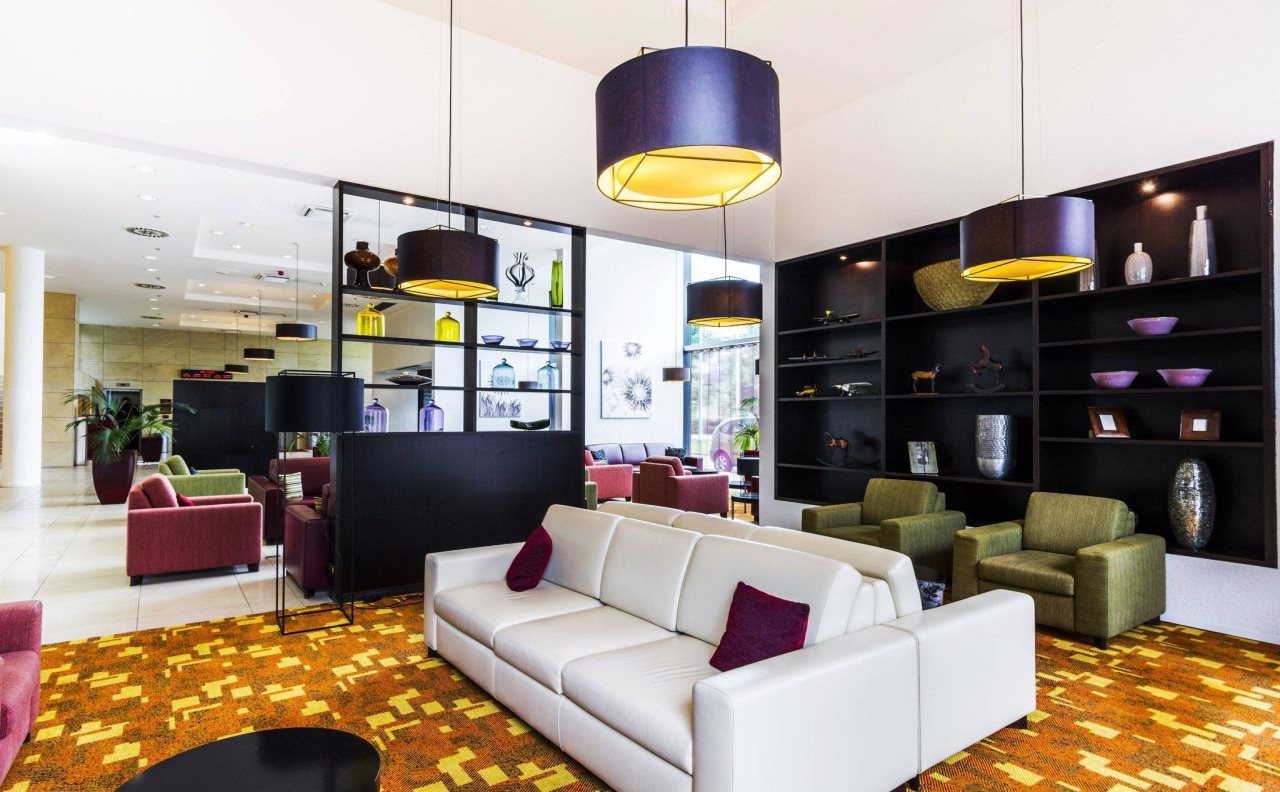 Courtyard by Marriott Prague Airport 8