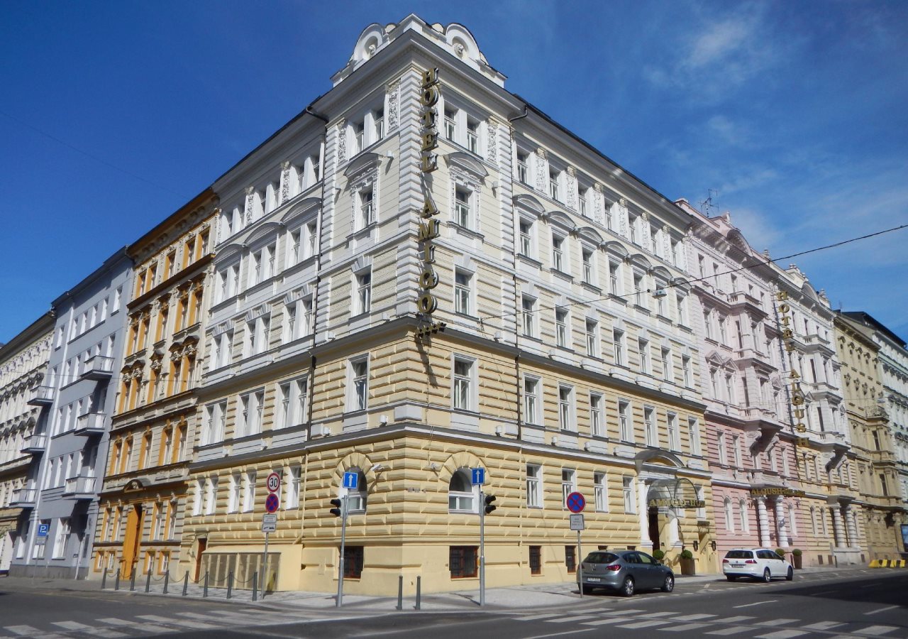 Amigo City Centre Hotel 5