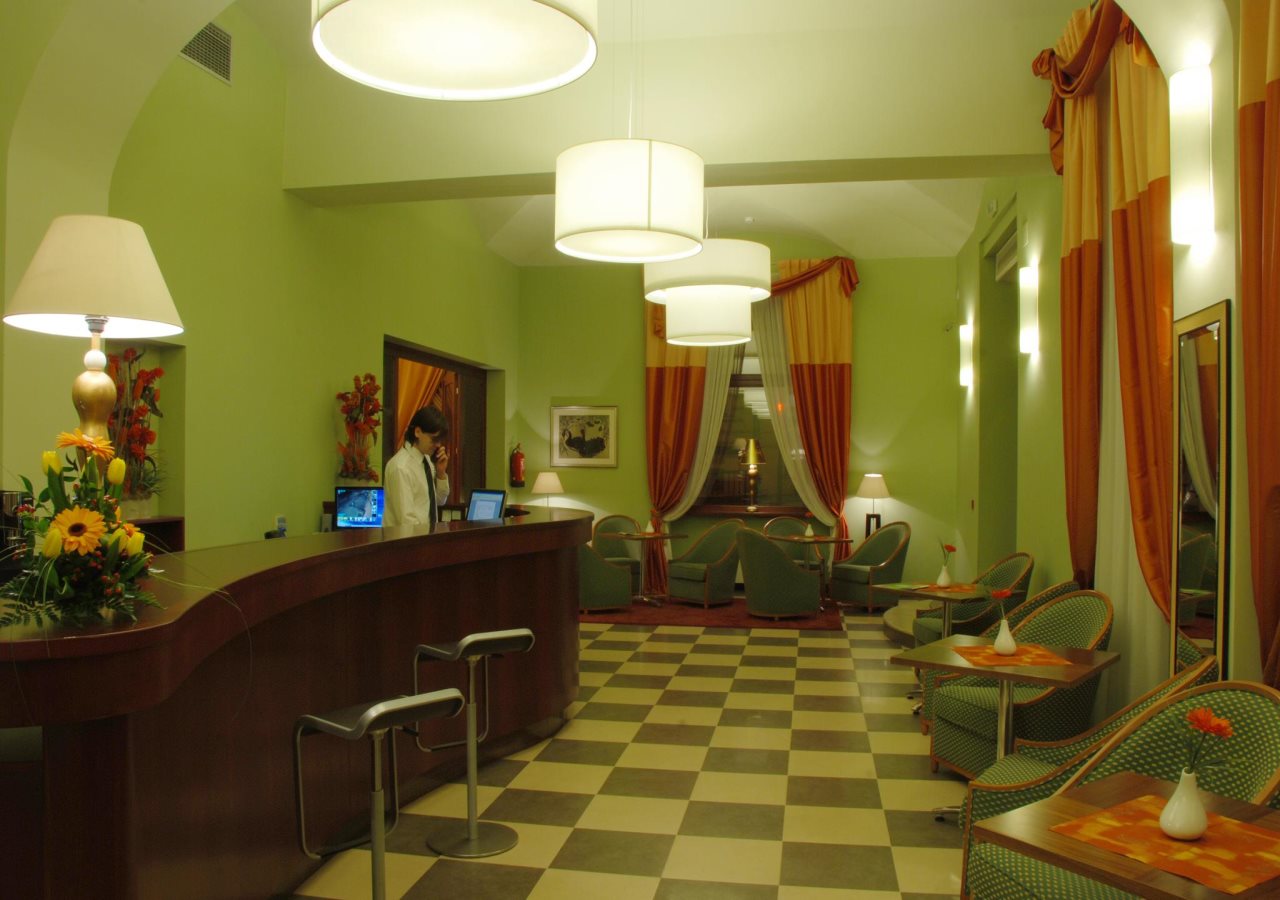 EA Hotel Downtown 9
