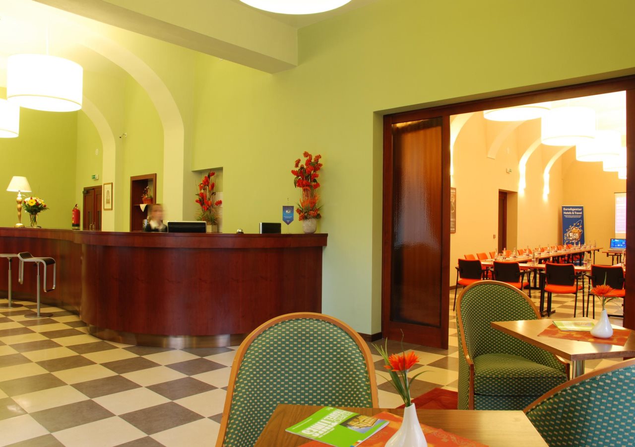 EA Hotel Downtown 10