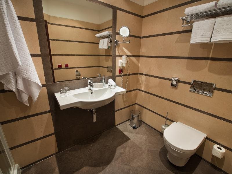 EA Hotel Downtown 14