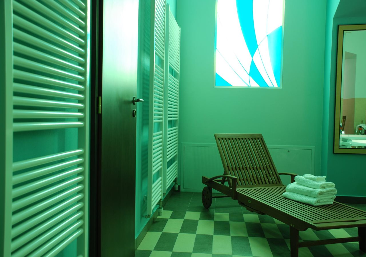 EA Hotel Downtown 15