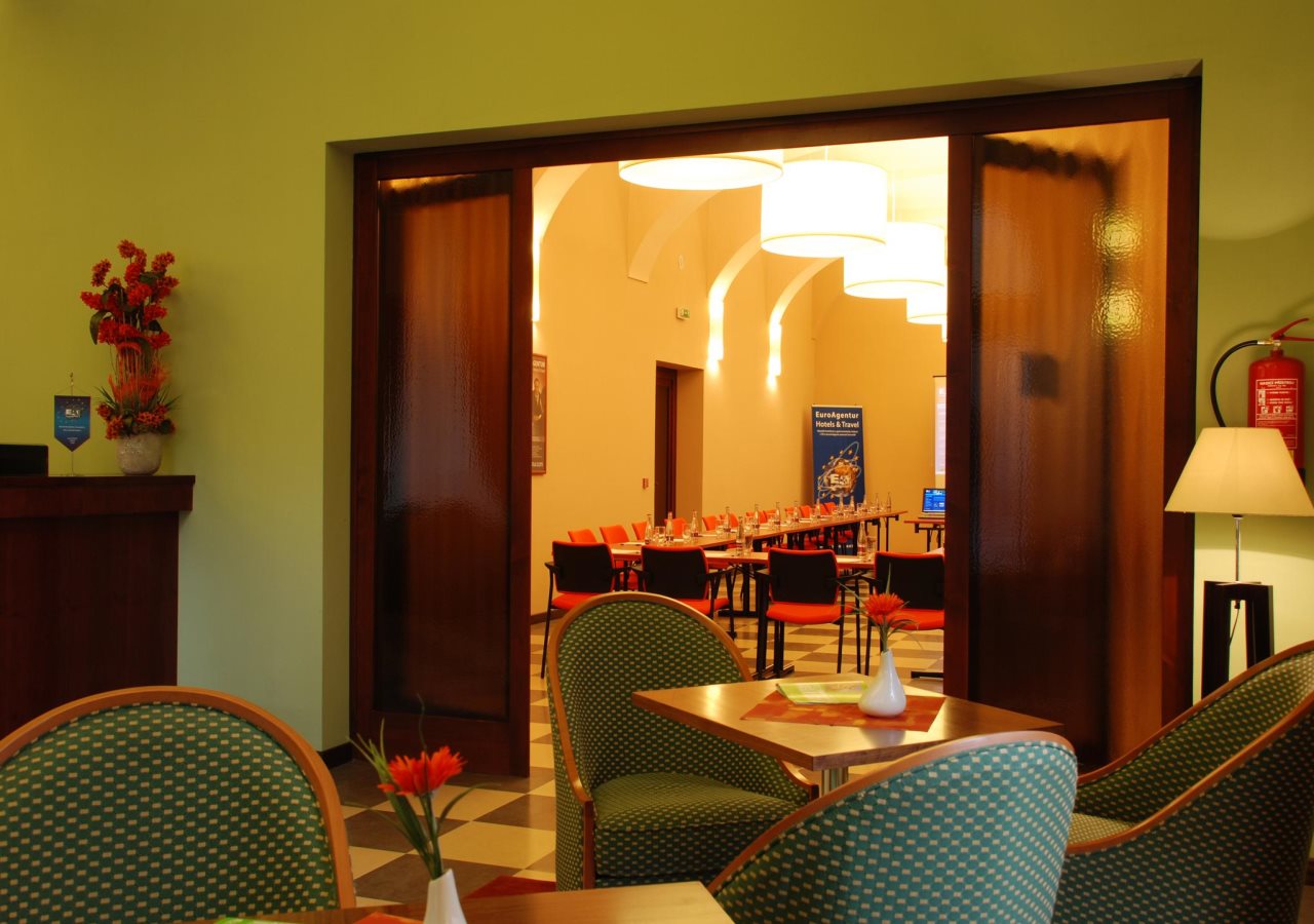 EA Hotel Downtown 23