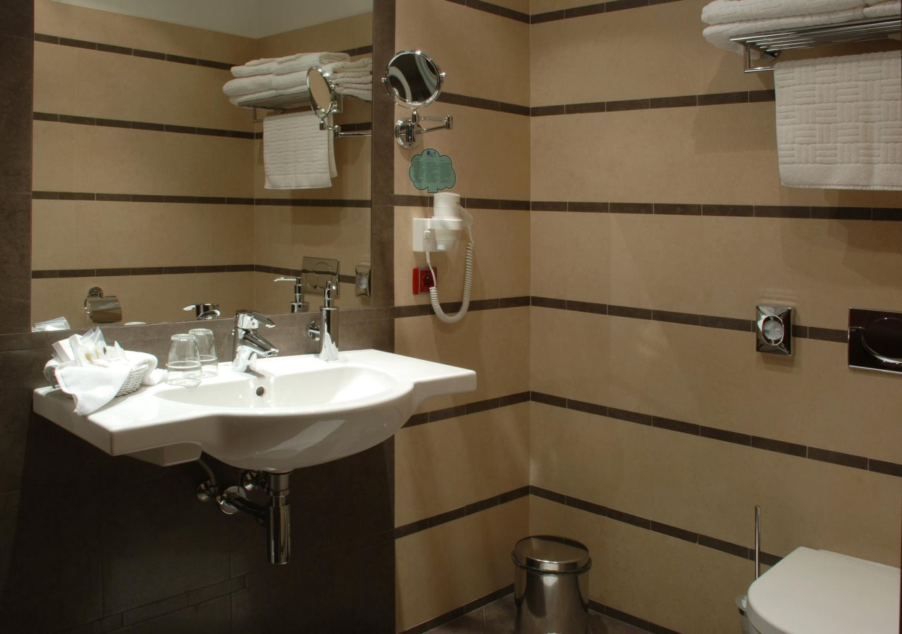 EA Hotel Downtown 6