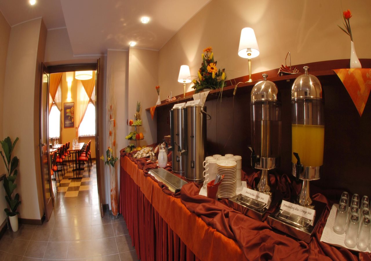 EA Hotel Downtown 8