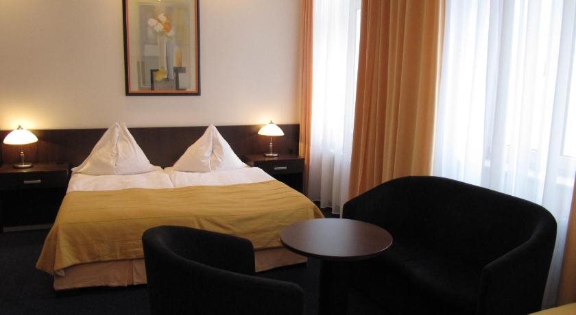 Royal Plaza 24