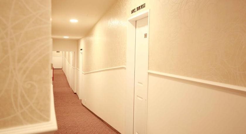 Metropolitan Old Town Hotel 16