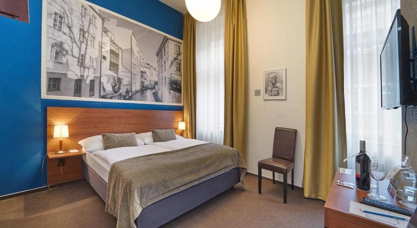 Metropolitan Old Town Hotel 2