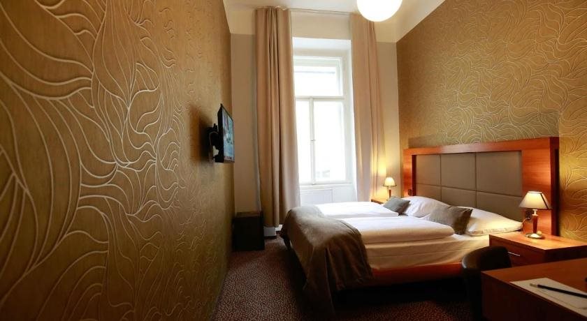 Metropolitan Old Town Hotel 19