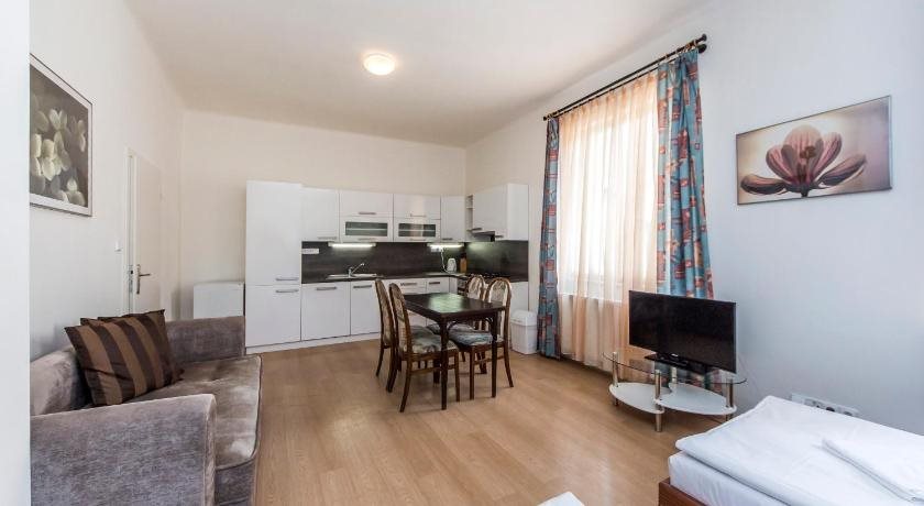 Metropolitan Old Town Hotel 24