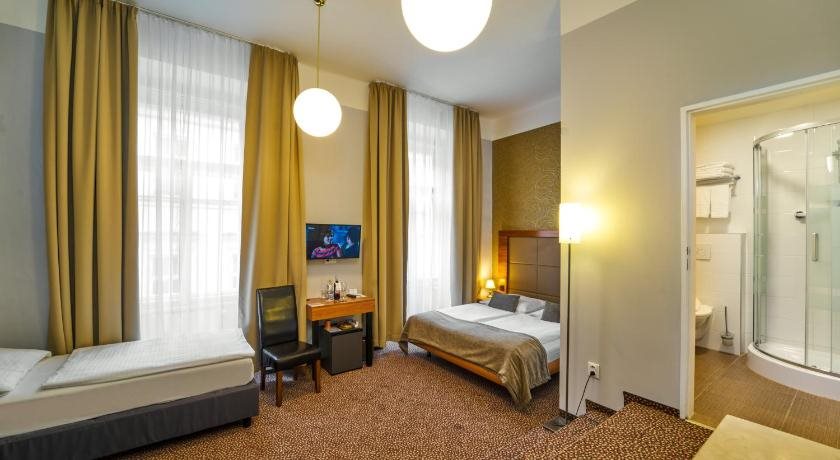 Metropolitan Old Town Hotel 4