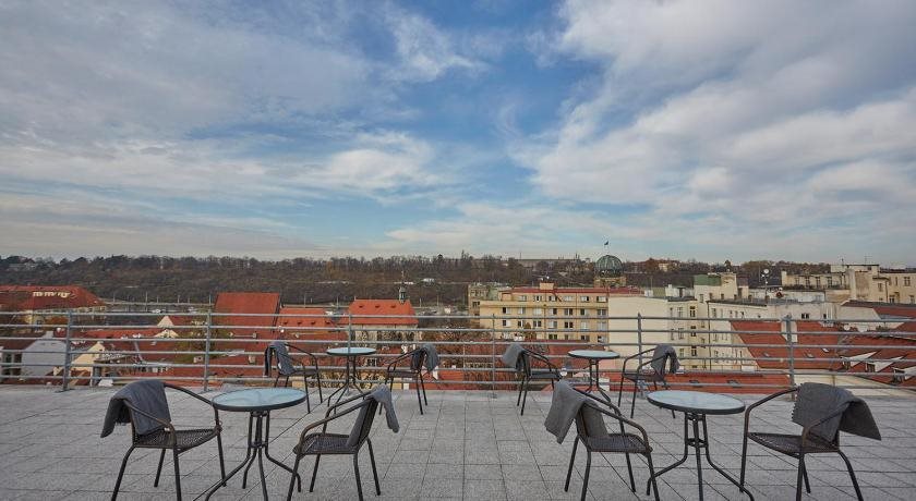 Metropolitan Old Town Hotel 8