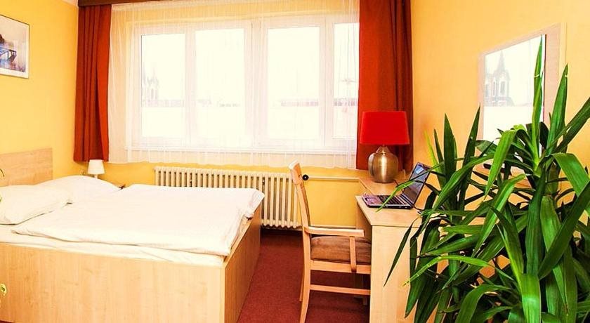 Hotel Charles Central 13