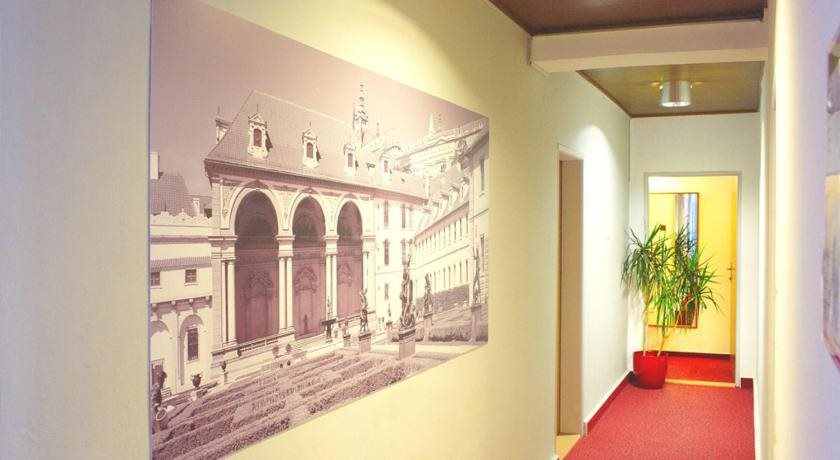 Hotel Charles Central 9