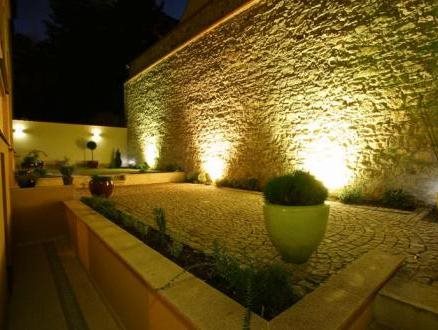 Hunger Wall Residence 13