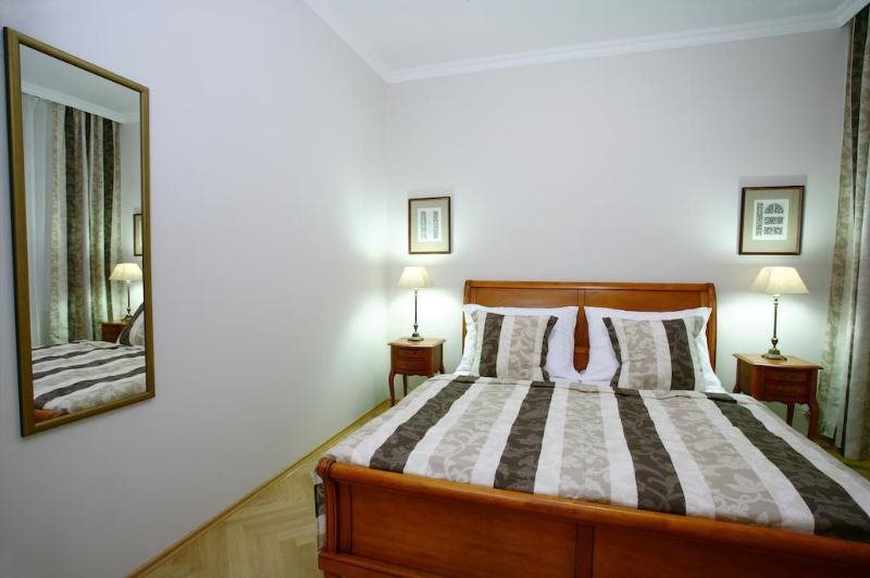 Hunger Wall Residence 19