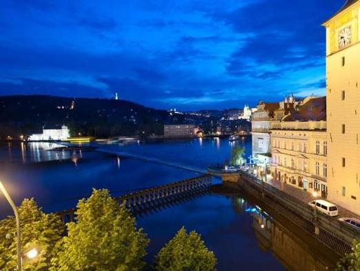 Charles Bridge Palace 12