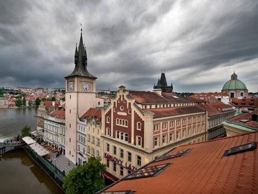 Charles Bridge Palace 13