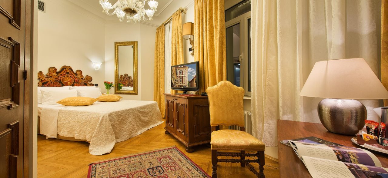 Charles Bridge Palace 2