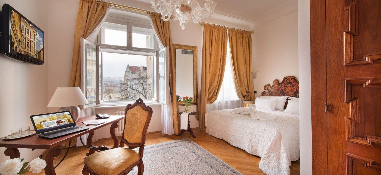 Charles Bridge Palace 7