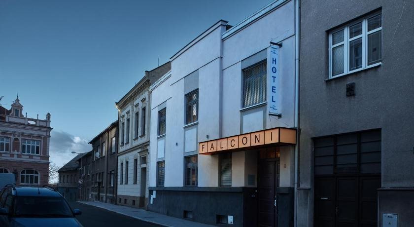 Falconi Pension 18