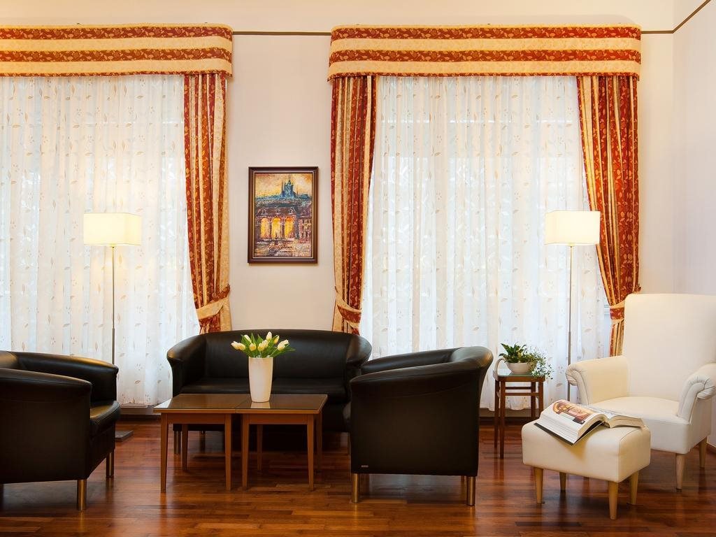 Hotel Cloister Inn 10