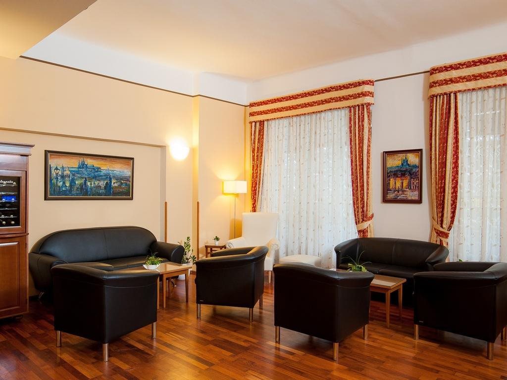 Hotel Cloister Inn 11