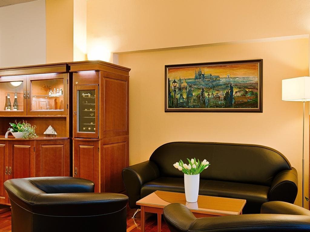 Hotel Cloister Inn 8