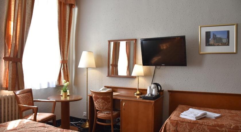 Hotel Arbes 4