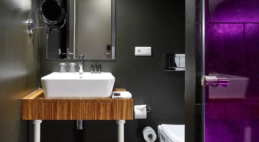 The Icon Hotel & Lounge 7