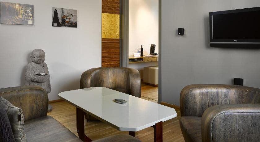 The Icon Hotel & Lounge 10