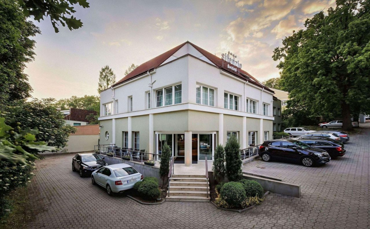 Hotel Silenzio 12