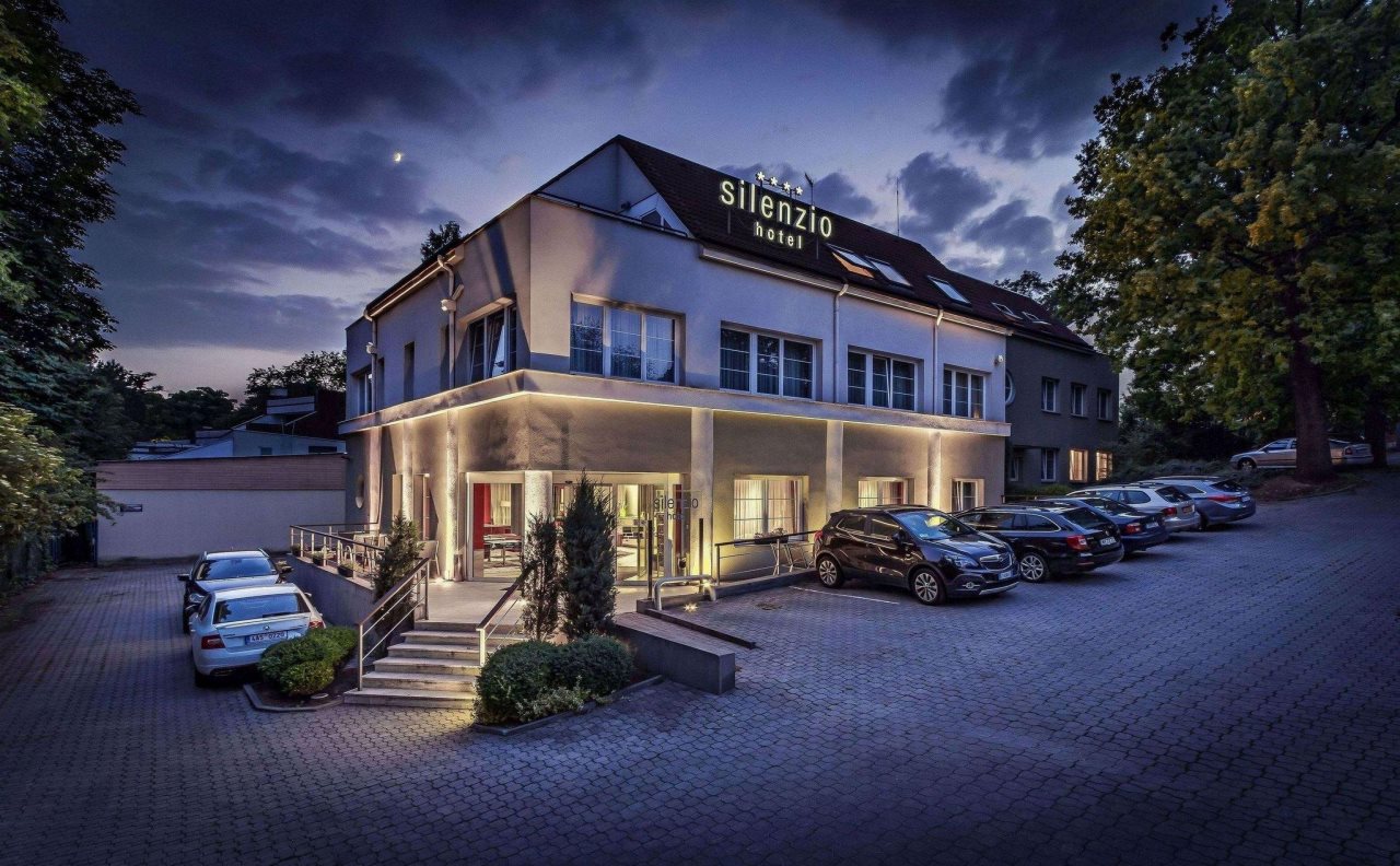 Hotel Silenzio 13