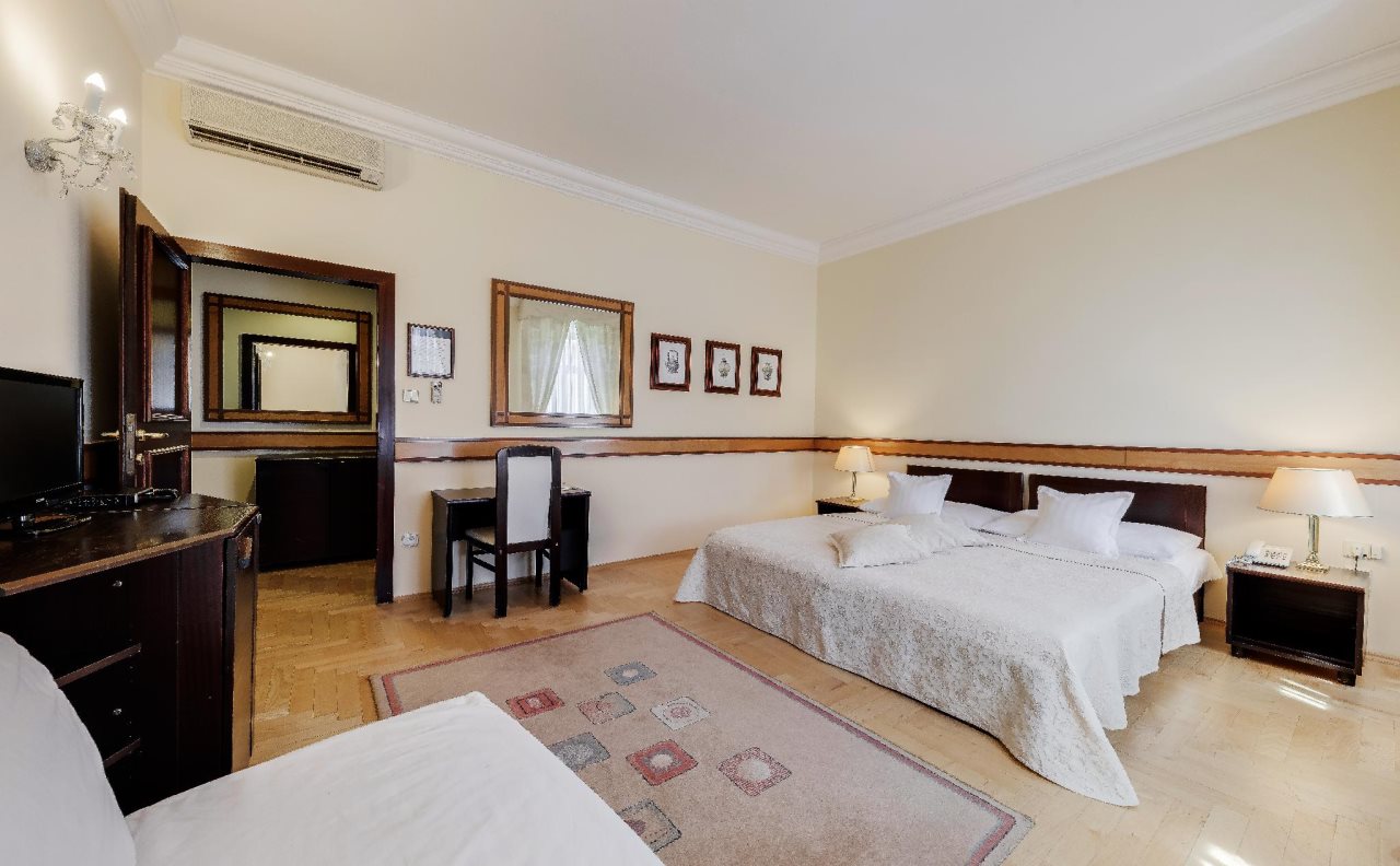Fleur De Lis Hotel 1