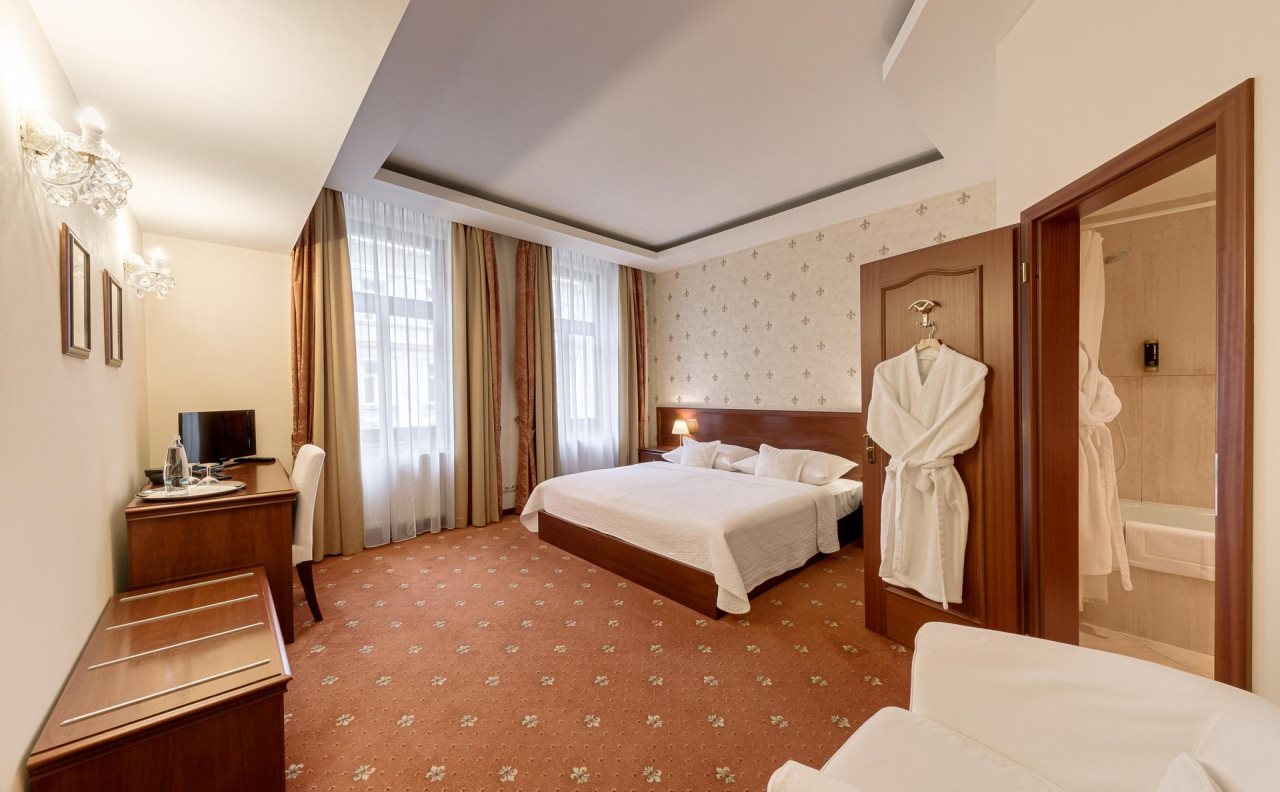 Fleur De Lis Hotel 12