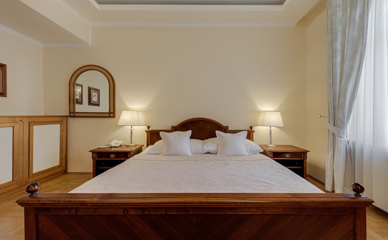 Fleur De Lis Hotel 13