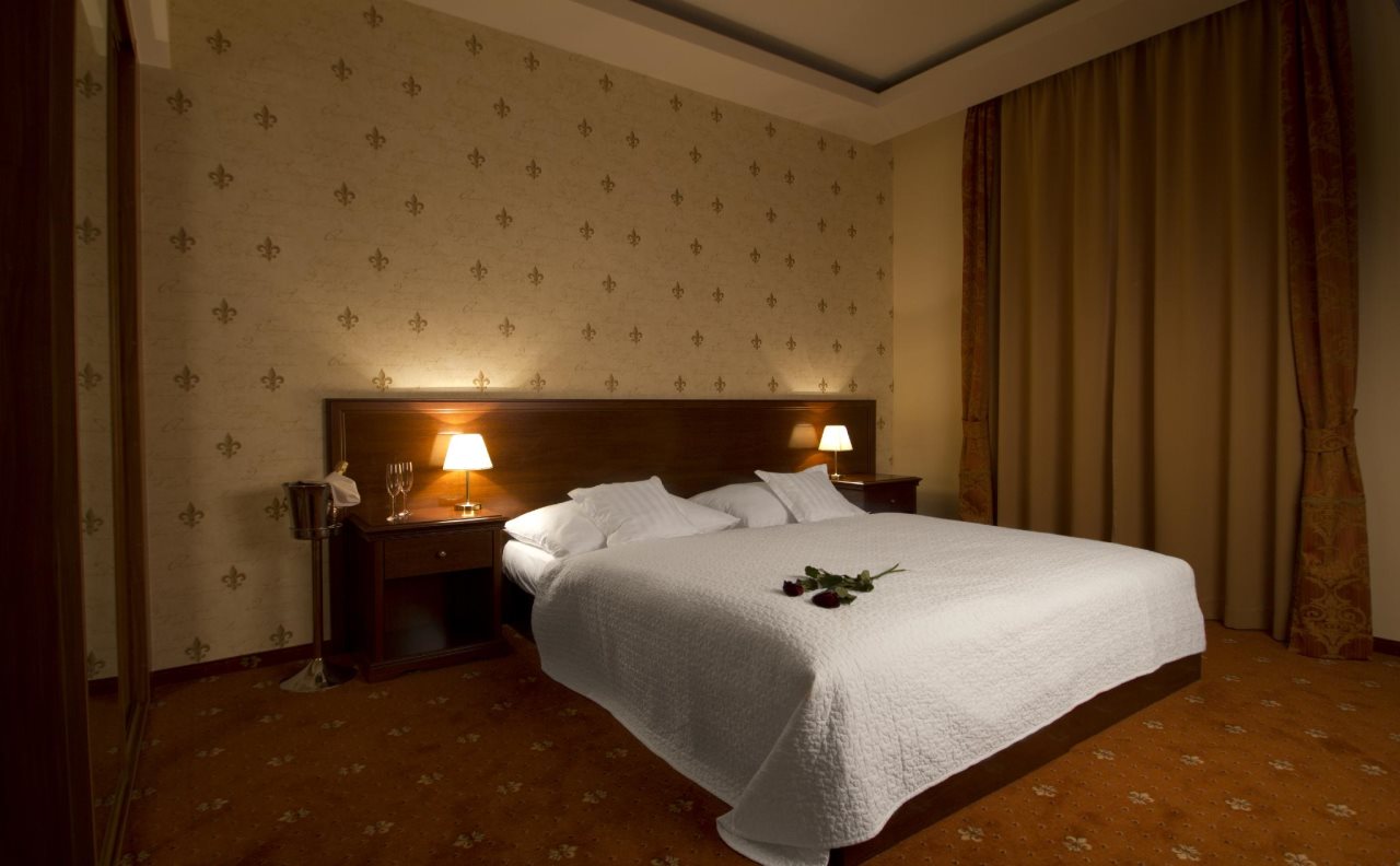 Fleur De Lis Hotel 2