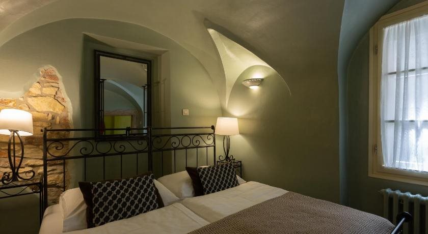 Black Stair Suites 1