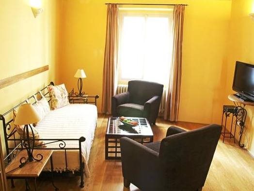 Black Stair Suites 8