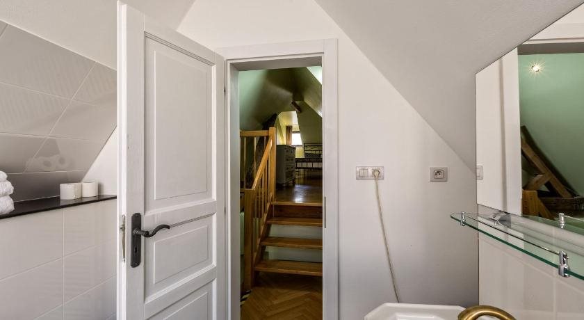 Black Stair Suites 21