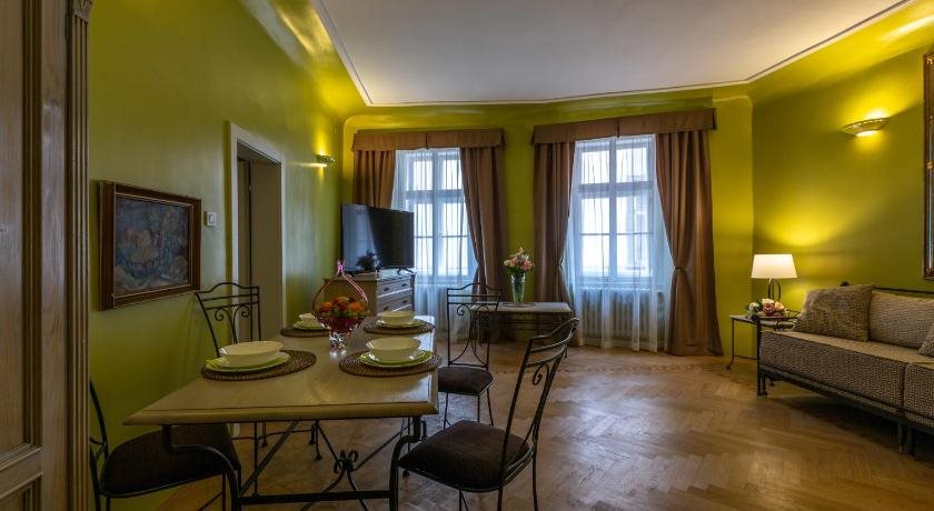 Black Stair Suites 22